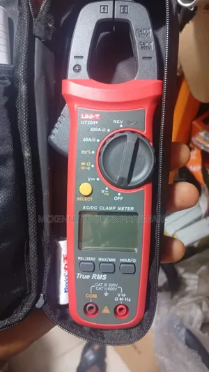 Uni-t Ut203+ 400a Ac/Dc True Rms Digital Clamp Meter.
