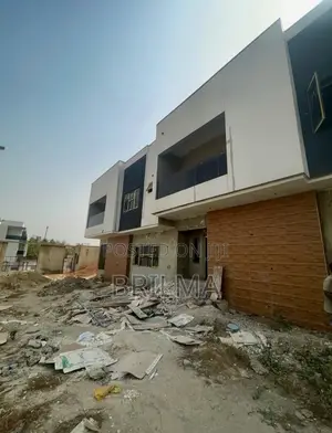 3bdrm Duplex in Gaduwa for sale