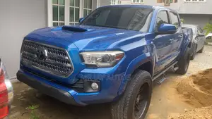 Toyota Tacoma 2018 Blue