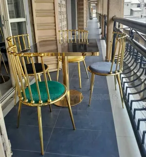 High Quality Dining Table With Four Chairs