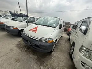 Toyota HiAce 2004 White