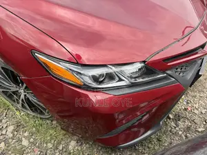 Toyota Camry XLE FWD (2.5L 4cyl 8AM) 2018 Red
