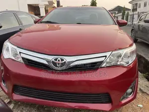 Toyota Camry XLE 4dr Sedan (2.5L 4cyl 6A) 2012 Red