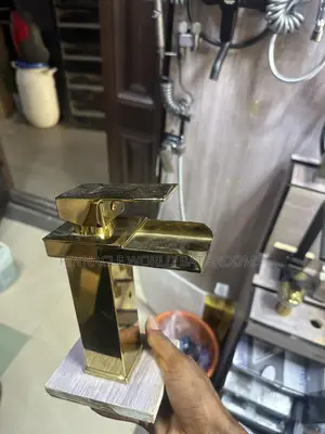 Gold England Hot and Cold Washing Hand Basin Mixer Tap