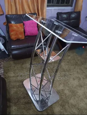 Acrylic Top Pulpit With 4 Stands