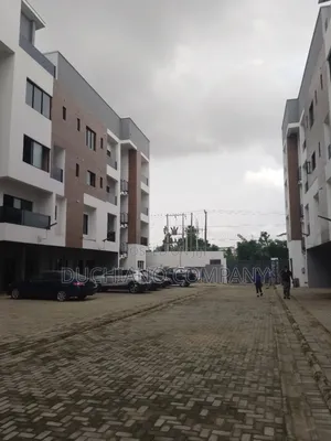 3bdrm Apartment in Ikeja GRA for sale