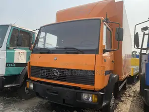 814 Mercedes Benz Container Truck