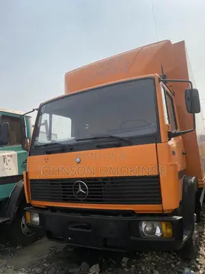 814 Mercedes Benz Container Truck