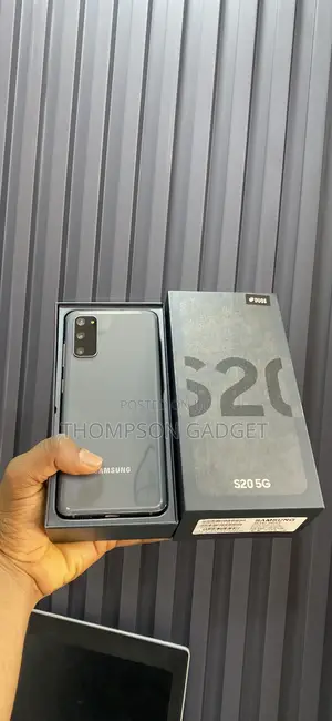 New Samsung Galaxy S20 128 GB Gray