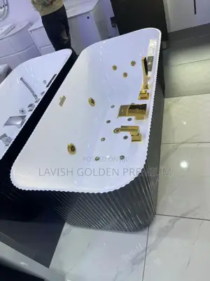Freestanding Acrylic Jacuzzi Set With Gold Accessories