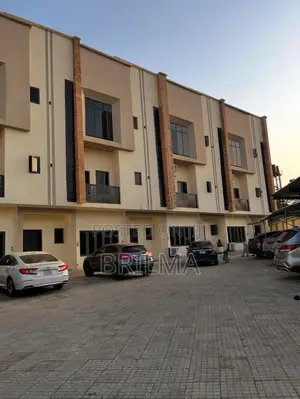 5bdrm Duplex in Jahi for sale