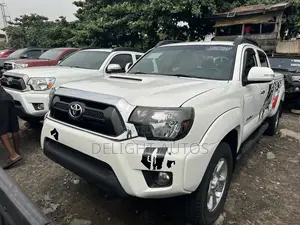 Toyota Tacoma V6 4dr Access Cab 4WD 6.1 ft. SB (4.0L 6cyl 5A) 2015