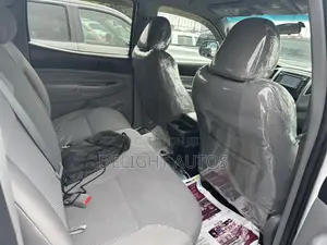 Toyota Tacoma V6 4dr Access Cab 4WD 6.1 ft. SB (4.0L 6cyl 5A) 2015