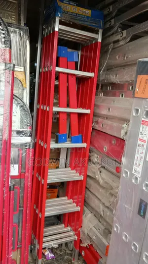 Heavy Duty Fiberglass Ladder
