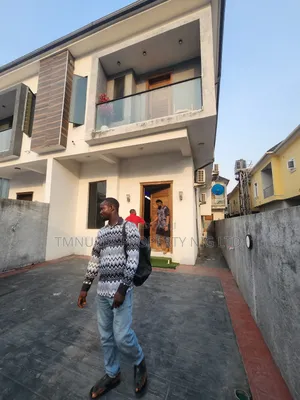 Furnished 4bdrm Duplex in Chevron for rent