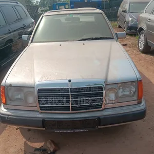 Mercedes-Benz 200E 2000 Silver