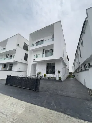 5bdrm Duplex in Chevron for sale
