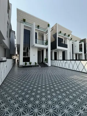 5bdrm Duplex in Chevron for sale