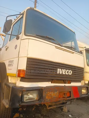 Foreign Used Iveco Tipper 2000 White for Sale
