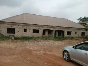 6bdrm Bungalow in Emmanuel Estate, Ibadan for sale