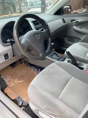 Toyota Corolla LE 4dr Sedan (1.8L 4cyl 4A) 2010 Silver