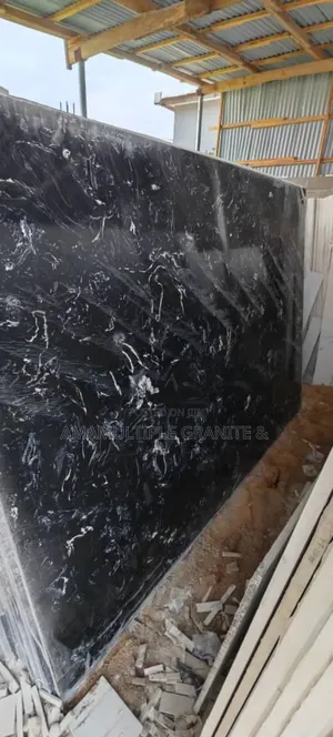 Paragraph Black Quartz
