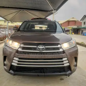 Toyota Highlander XLE 4x4 V6 (3.5L 6cyl 8A) 2017 Brown
