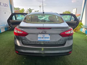 Ford Focus 2012 Gray