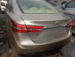 Toyota Avalon XLE Premium 4dr Sedan (3.5L 6cyl 6A) 2015 Gold