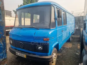 Mercedes-Benz T2 2000 Blue