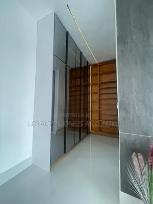 5bdrm Duplex in Chevron for sale