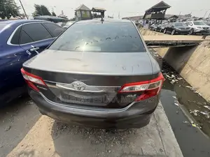 Toyota Camry XLE V6 4dr Sedan (3.5L 6cyl 6A) 2013 Gray