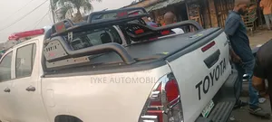 Hilux 2023 Rolling Cover With 4/4 Off Road Iron