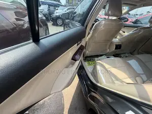 Toyota Camry XLE V6 4dr Sedan (3.5L 6cyl 6A) 2012 Gray