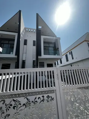 4bdrm Duplex in Ikota for sale