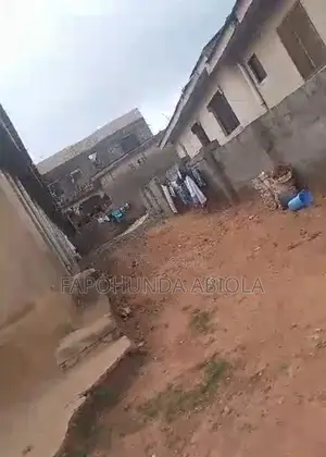 10bdrm Bungalow in Yellow Signboard, Ijede / Ikorodu for sale