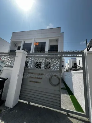3bdrm Duplex in Ikota for sale