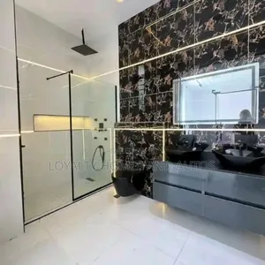 5bdrm Duplex in Chevron for sale
