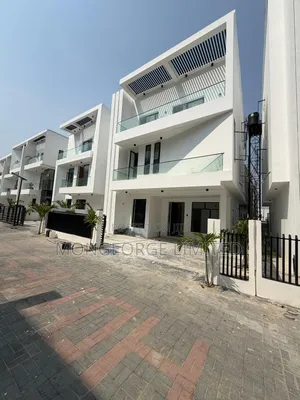 4bdrm Duplex in Chevron for sale