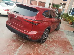 Toyota Highlander 2022 Red
