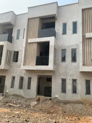 4bdrm Townhouse/Terrace in Leptons, Life Camp for sale