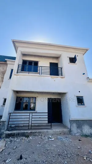 3bdrm Duplex in Leisure Court, Lugbe District for sale