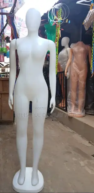 Faceless White Female Mannequin