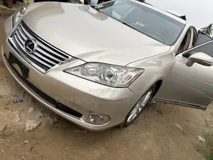 Lexus ES 350 2011 Gold
