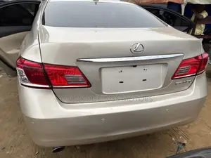 Lexus ES 350 2011 Gold