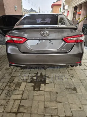 Toyota Camry SE FWD (2.5L 4cyl 8AM) 2018 Gray