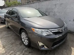 Toyota Camry XLE 4dr Sedan (2.5L 4cyl 6A) 2012 Gray