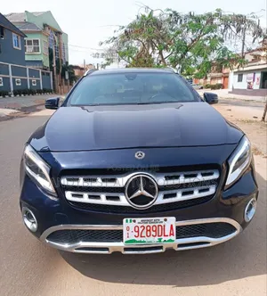 Mercedes-Benz GLA 250 2018 Blue
