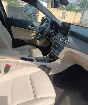 Mercedes-Benz GLA 250 2018 Blue
