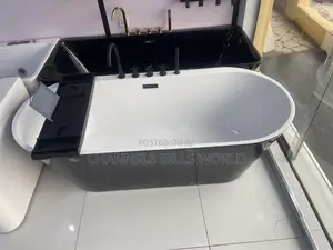 Free Standing Black and White Bathtub With Rack